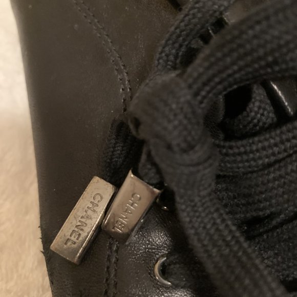 I AM ON SALE! CHANEL SOFT LEATHER BOOTIES - Picture 9 of 15